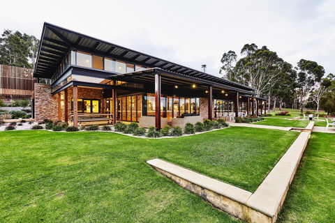 Lakeside Function Centre - Eight Willows Retreat - Accommodation Port Macquarie 0