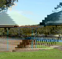 Scotts Point Way to Riverside Park trail - Accommodation Port Macquarie