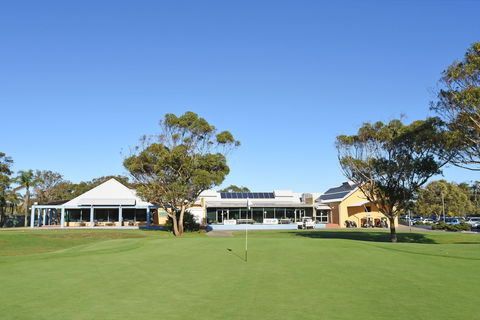 Hawks Nest Golf Club - Accommodation Port Macquarie 0