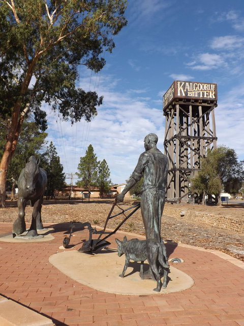 Merredin Railway Water Tower - Accommodation Port Macquarie 0
