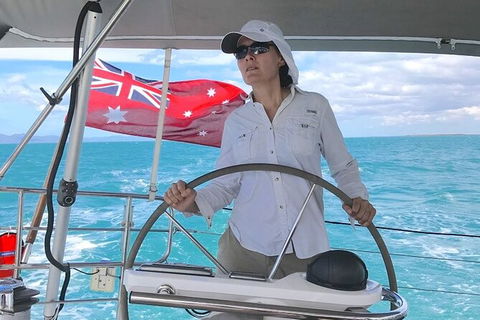Sailing Curlew Escape On Moreton Bay - Accommodation Port Macquarie 10