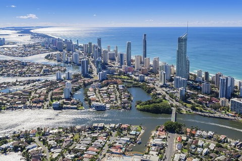 Gold Coast Airport Transfers : Gold Coast City To Airport OOL In Luxury Car - Accommodation Port Macquarie 4