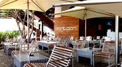 Pontoon Bar - Accommodation Port Macquarie 3