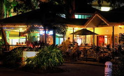 Apres Beach Bar & Grill - Palm Cove - Accommodation Port Macquarie 1