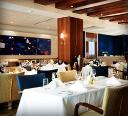 The Globe Wine Bar & Restaurant - Accommodation Port Macquarie 3