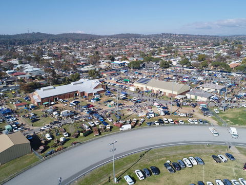 Wagga Swap Meet Run By  Classic And Historic Automobile Club Of Australia - Wagga Wagga Region - Accommodation Port Macquarie 0
