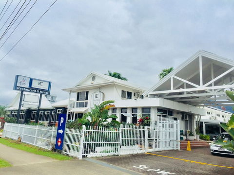 Cairns New Chalon - Accommodation Port Macquarie 0