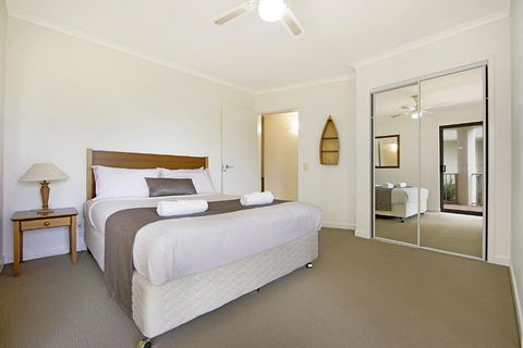 Whale Watch Ocean Beach Resort - Accommodation Port Macquarie 2