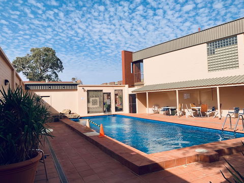 Desert Cave Hotel - Accommodation Port Macquarie 2