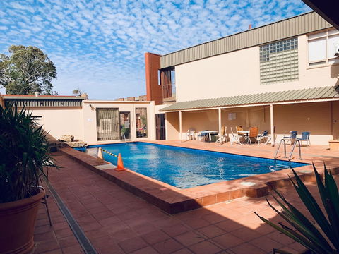 Desert Cave Hotel - Accommodation Port Macquarie 1