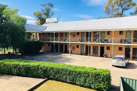 Campbelltown Colonial Motor Inn - Accommodation Port Macquarie 2