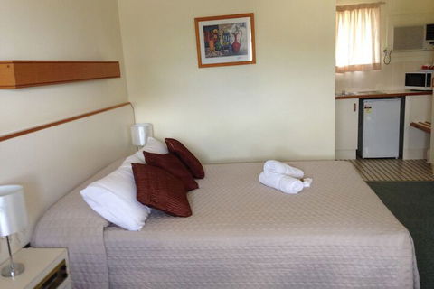Country Rose Motel Warwick - Accommodation Port Macquarie 4