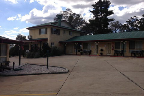 Country Rose Motel Warwick - Accommodation Port Macquarie 3