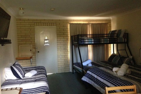 Country Rose Motel Warwick - Accommodation Port Macquarie 6