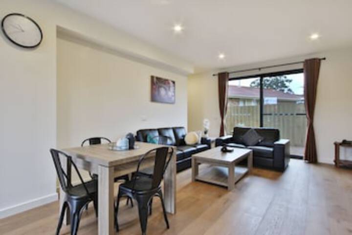 Dandenong VIC Accommodation Port Macquarie