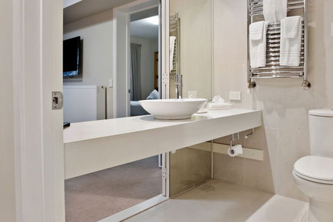 Deep Blue Hotel & Hot Springs - Accommodation Port Macquarie 2
