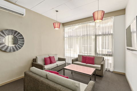Adelaide Paringa - Accommodation Port Macquarie 1