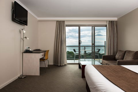 Beachfront At Bicheno - Accommodation Port Macquarie 5