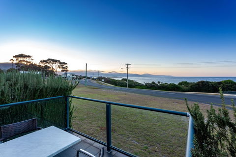 Beachfront At Bicheno - Accommodation Port Macquarie 4