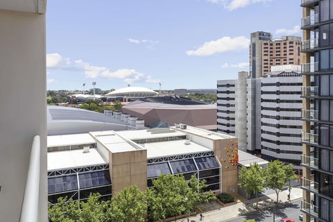 Oaks Adelaide Embassy Suites - Accommodation Port Macquarie 3
