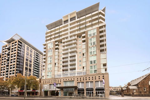 Oaks Adelaide Embassy Suites - Accommodation Port Macquarie 0
