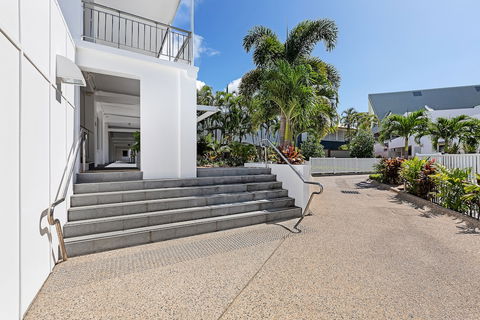 Airlie Beach Hotel - Accommodation Port Macquarie 0
