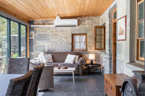 Reillys Wines Heritage Cottages - Accommodation Port Macquarie 7