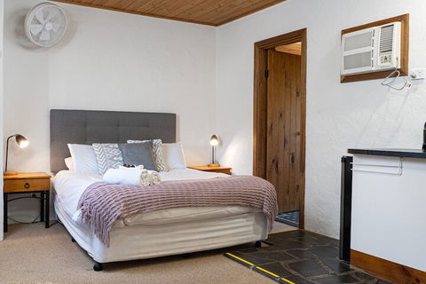 Reillys Wines Heritage Cottages - Accommodation Port Macquarie 4
