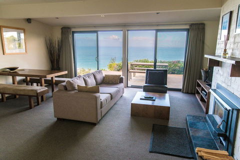 Beacon Point Ocean View Villas - Accommodation Port Macquarie 3