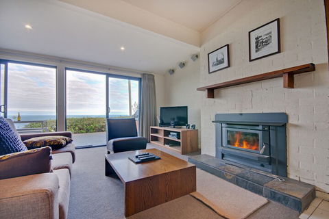 Beacon Point Ocean View Villas - Accommodation Port Macquarie 6