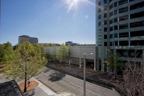 Accommodate Canberra Manhattan On The Park - Accommodation Port Macquarie 5