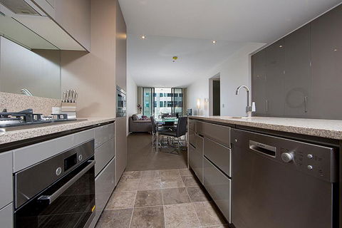 Accommodate Canberra Manhattan On The Park - Accommodation Port Macquarie 4