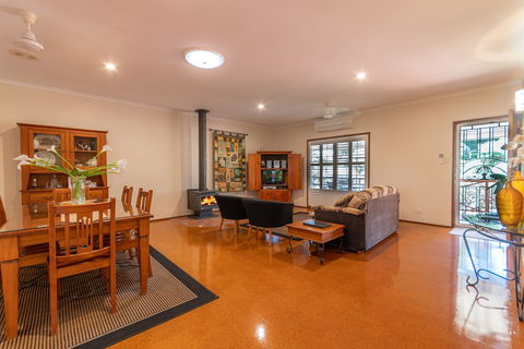 Birds 'n' Bloom Cottages - Accommodation Port Macquarie 2