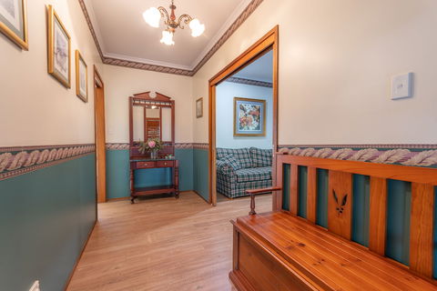 Birds 'n' Bloom Cottages - Accommodation Port Macquarie 0