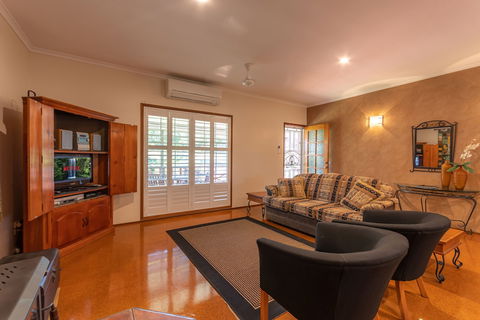 Birds 'n' Bloom Cottages - Accommodation Port Macquarie 5
