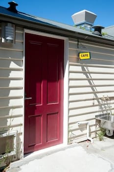 Lowena Cafe And Accommodation - Accommodation Port Macquarie 0