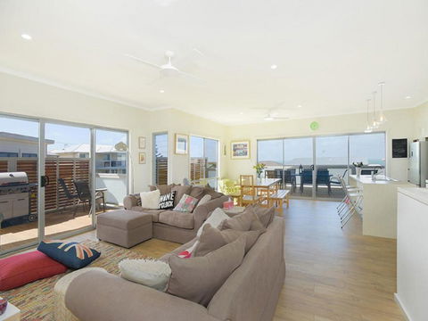 Boomer Beach Retreat Pet Friendly WiFi - Accommodation Port Macquarie 6