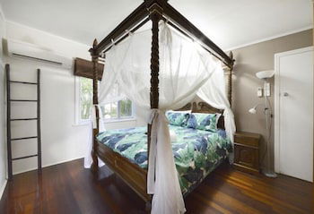 Airlie Getaway - Views - Accommodation Port Macquarie 3