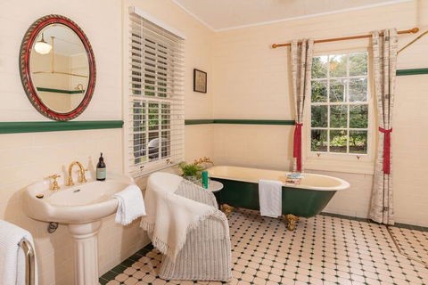 ARCADIA - The Barn Cottage & Rosehill Cottage - Accommodation Port Macquarie 6