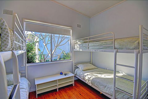 Lakes Edge Cottage - Accommodation Port Macquarie 4