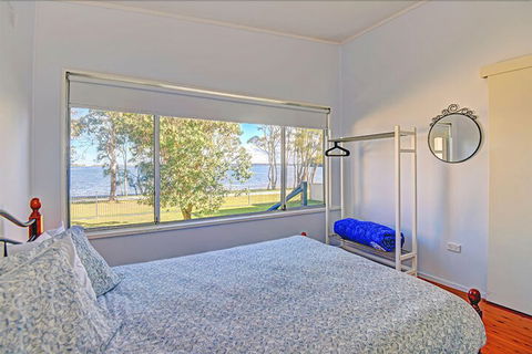 Lakes Edge Cottage - Accommodation Port Macquarie 1