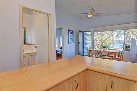 Lakes Edge Cottage - Accommodation Port Macquarie 7