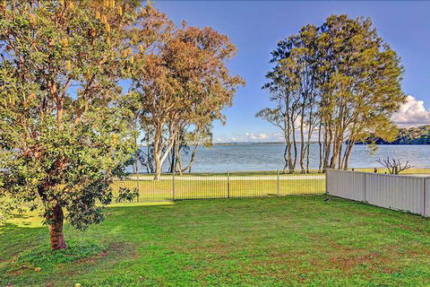 Lakes Edge Cottage - Accommodation Port Macquarie 3