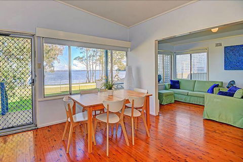 Lakes Edge Cottage - Accommodation Port Macquarie 5