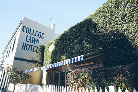 College Lawn Hotel - Hostel - Accommodation Port Macquarie 0