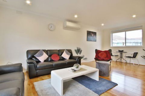 Ivy Units Glen Waverley - Accommodation Port Macquarie 0