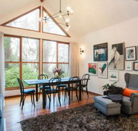 Artist on Everest - Accommodation Port Macquarie