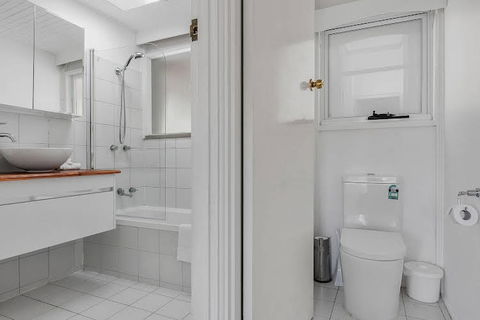 Long Beach House Apartments Sandy Bay - Accommodation Port Macquarie 0