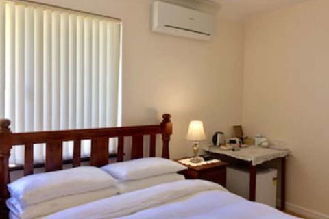 The Royal Dolphin B&B In Safety Bay - Accommodation Port Macquarie 0
