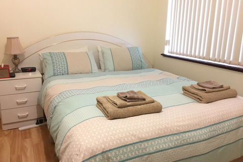 The Royal Dolphin B&B In Safety Bay - Accommodation Port Macquarie 3